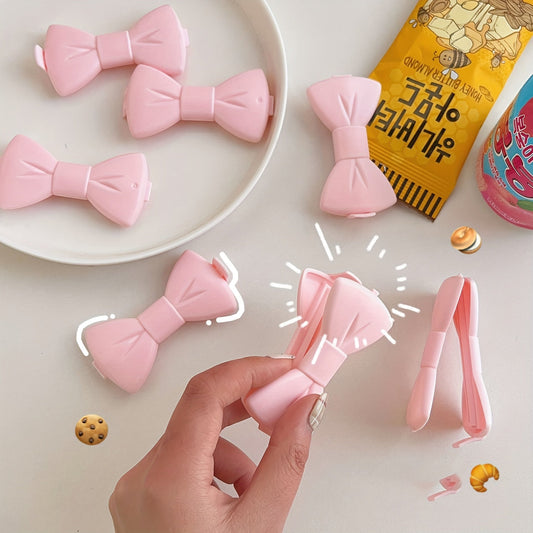 Seal in freshness with our Pink Bow Seal Clips! This 2-pack of polypropylene bag sealers is perfect for snacks and food preservation. Featuring a cute butterfly-style closure, these versatile kitchen accessories are perfect for Christmas, Halloween