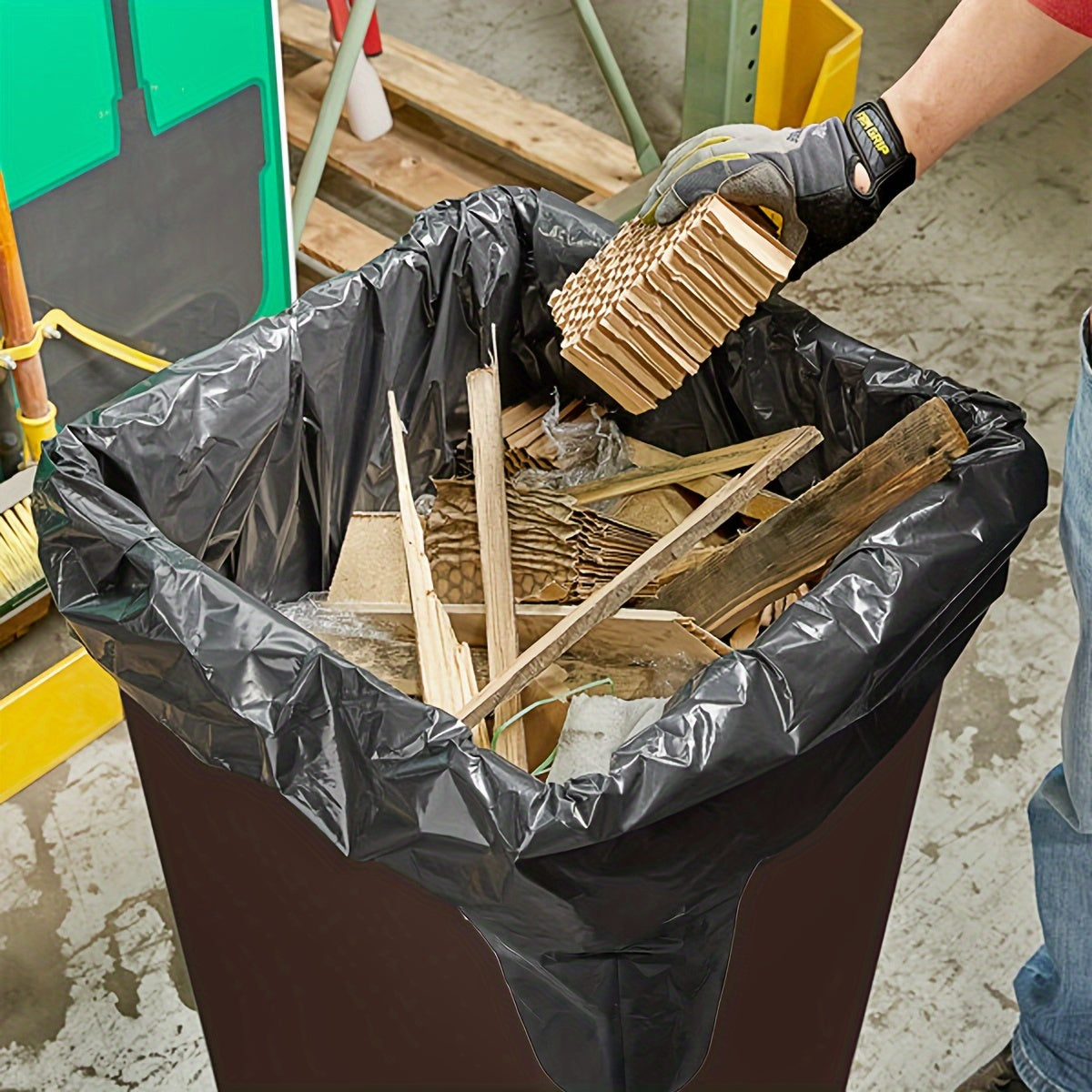 Pack of 52 Heavy Duty Black Contractor Trash Bags - Available in 158.99L & 208.2L Sizes, 2 Rolls with 26 Bags per Roll, Equipped with Handle Ties, made of High Density Polyethylene, Perfect for Construction Debris and Patio Cleanup.