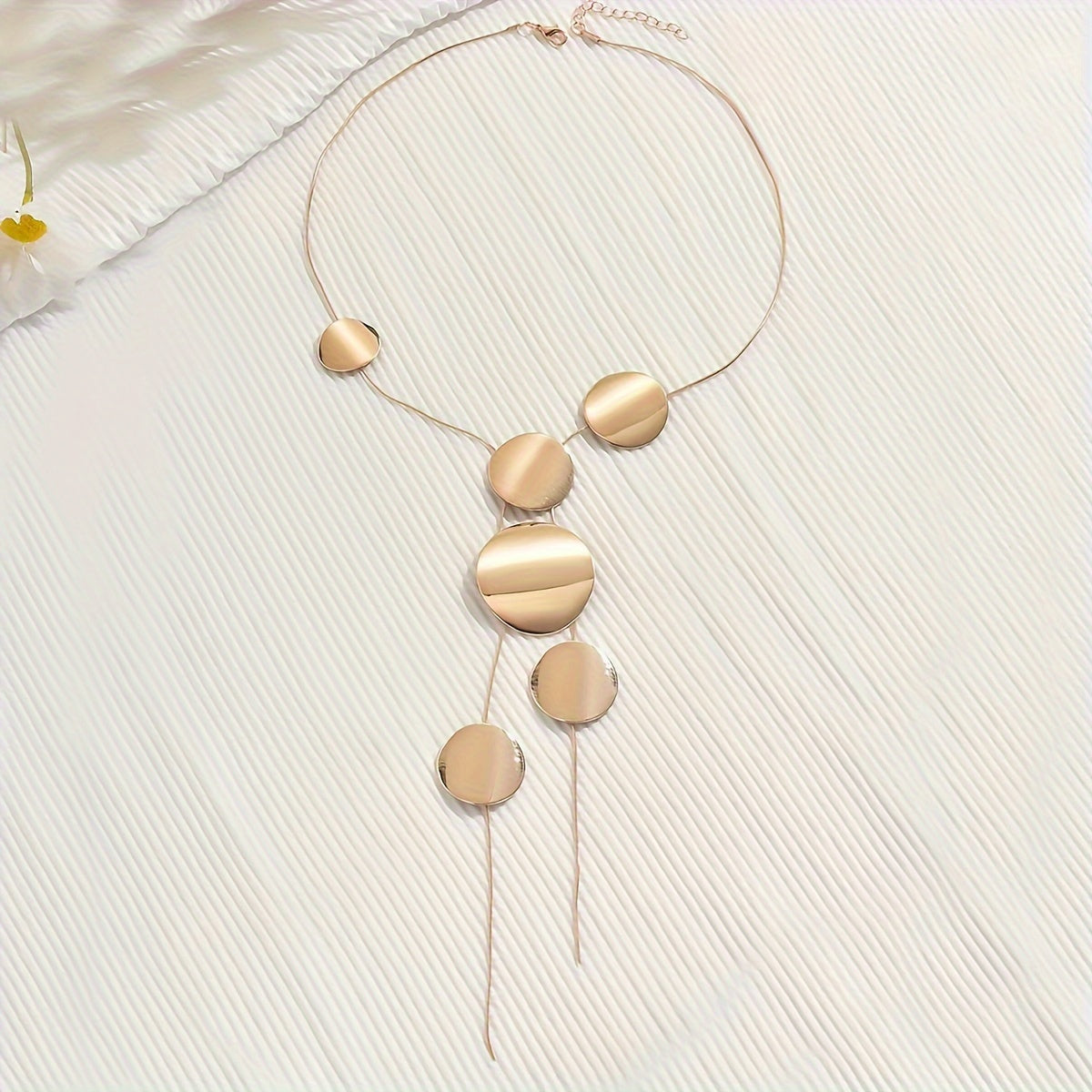 A stylish pendant necklace perfect for events and banquets, featuring a shiny round pendant on a delicate snake chain.