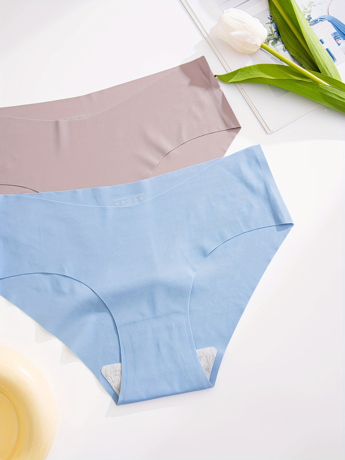 5 seamless solid briefs with comfortable, breathable, stretchy fabric. Perfect for women's lingerie and underwear.