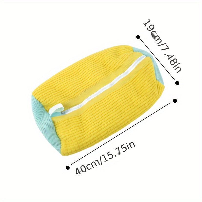 Protect your shoes with the Magic Shoe Wash Bag! This anti-deformation, protective laundry bag features a zipper closure and is designed to be used in washing machines.