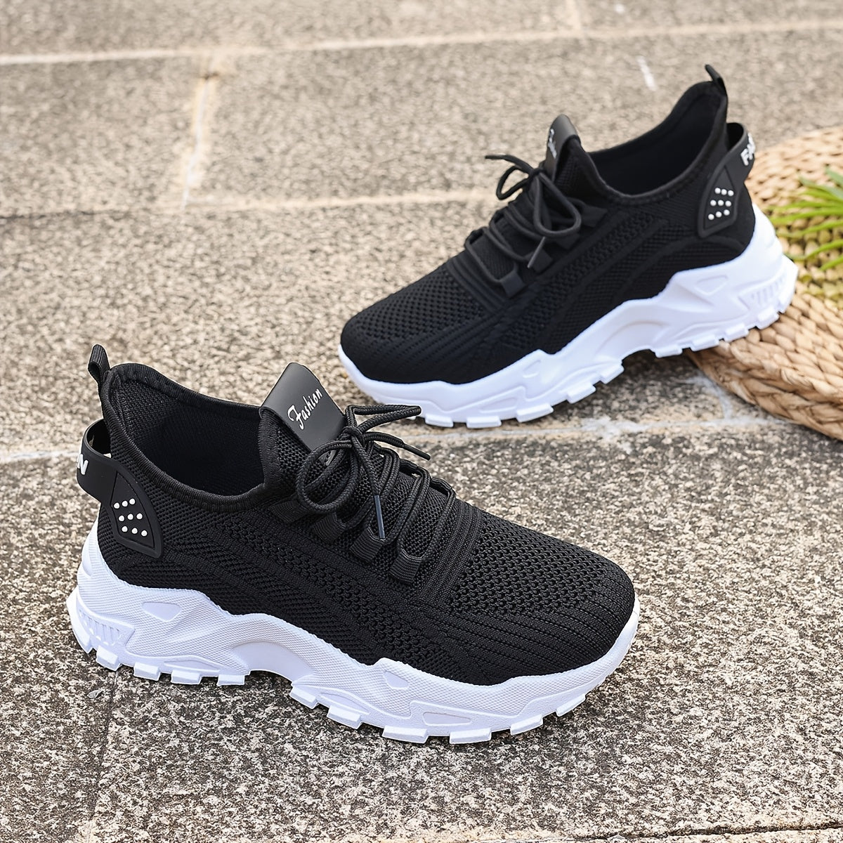 Breathable knit sneakers for women: lightweight, comfortable, low-top running shoes with soft soles for all seasons.