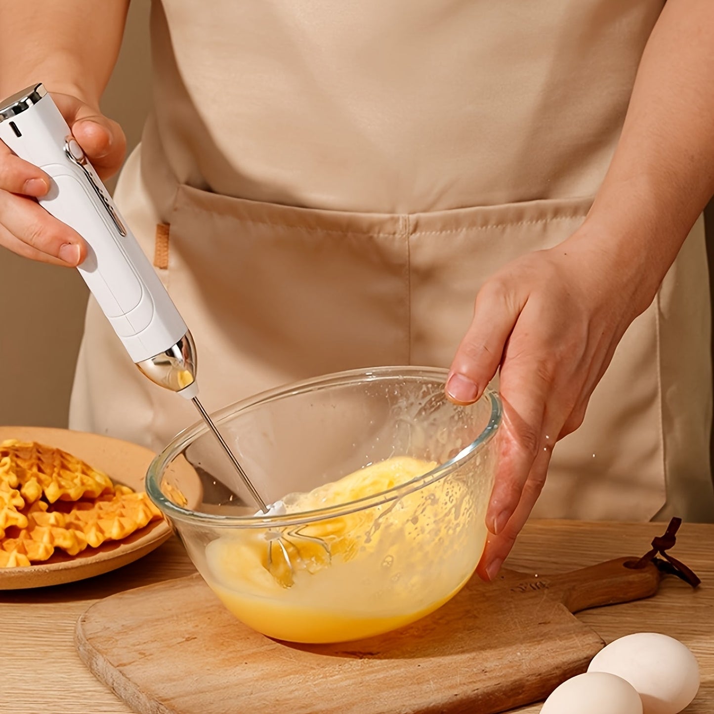 White Compact USB-Rechargeable Handheld Mixer and Milk Frother with Stainless Steel Whisk, Dual Interchangeable Heads for Egg Beating and Baking, 800mAh Lithium Battery, Perfect for Coffee and Cappuccino, Ideal for Household Baking Needs, Wireless Cream