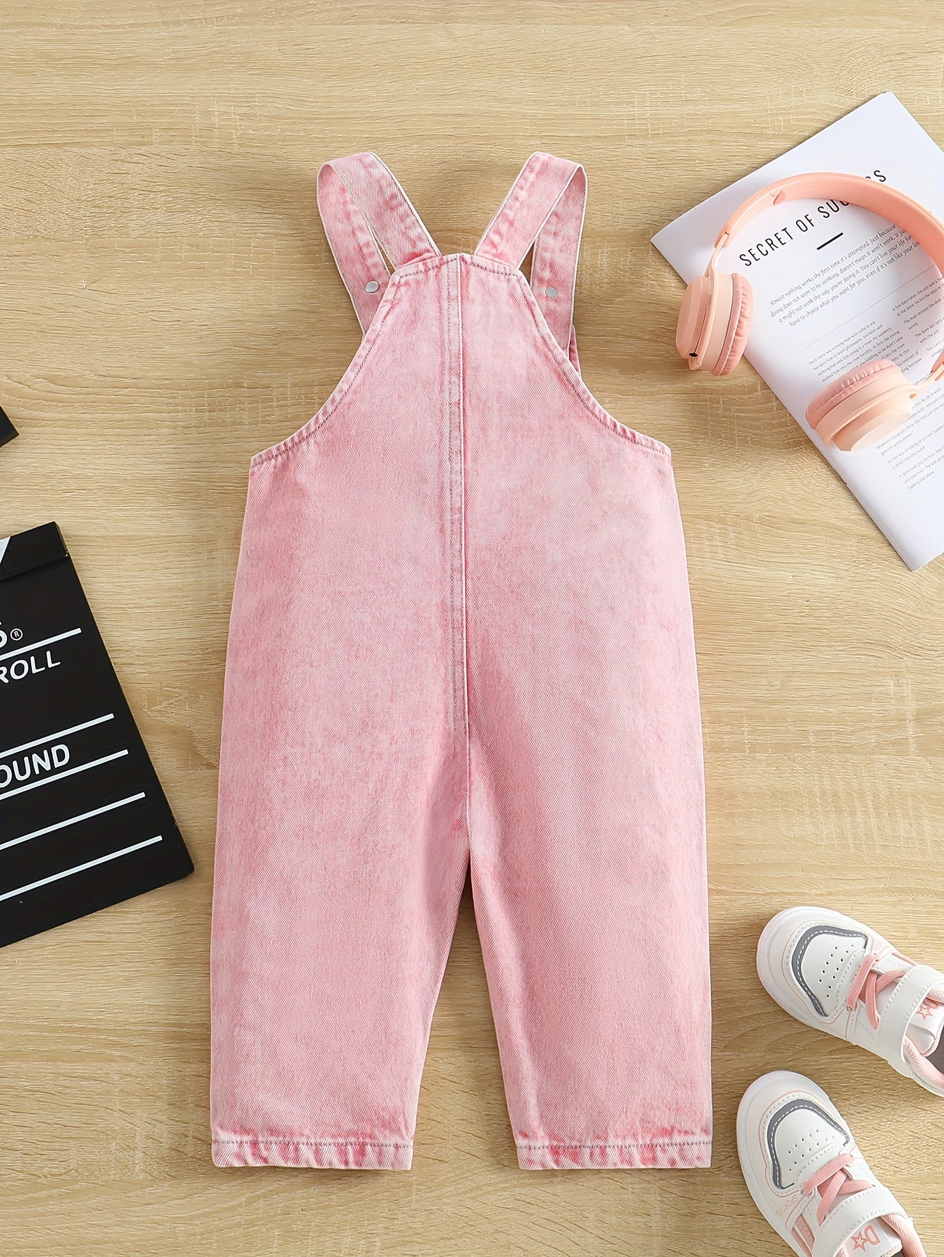 Baby girl's denim overalls with alphabet pattern, ripped detail, regular fit, made of cotton blend - perfect for spring/fall fashion