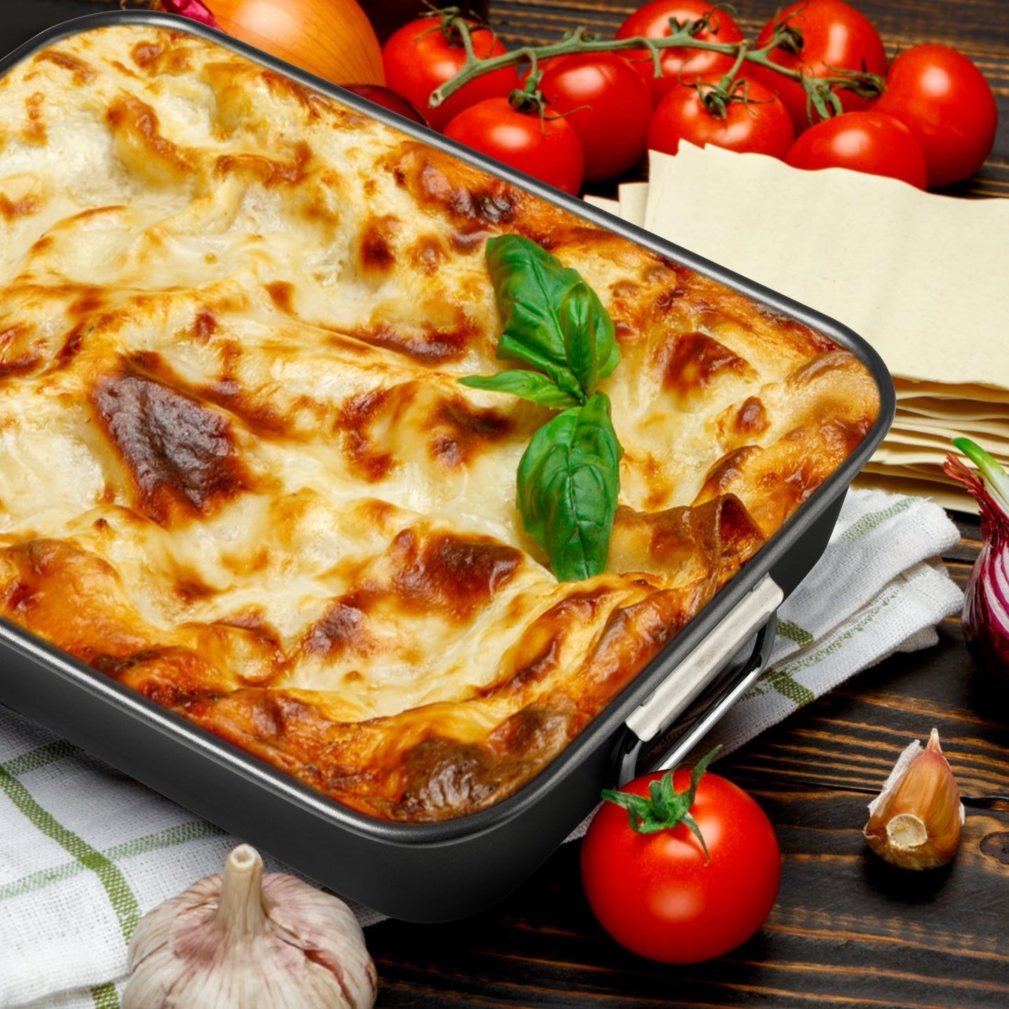 Non-stick roasting pan with handles measuring 38.1x25.4 cm, this heavy-duty square baker is PFOA/Lead/Cadmium free. The oven-safe rectangular cake pan is perfect for making brownies and lasagna, and can be used without power.