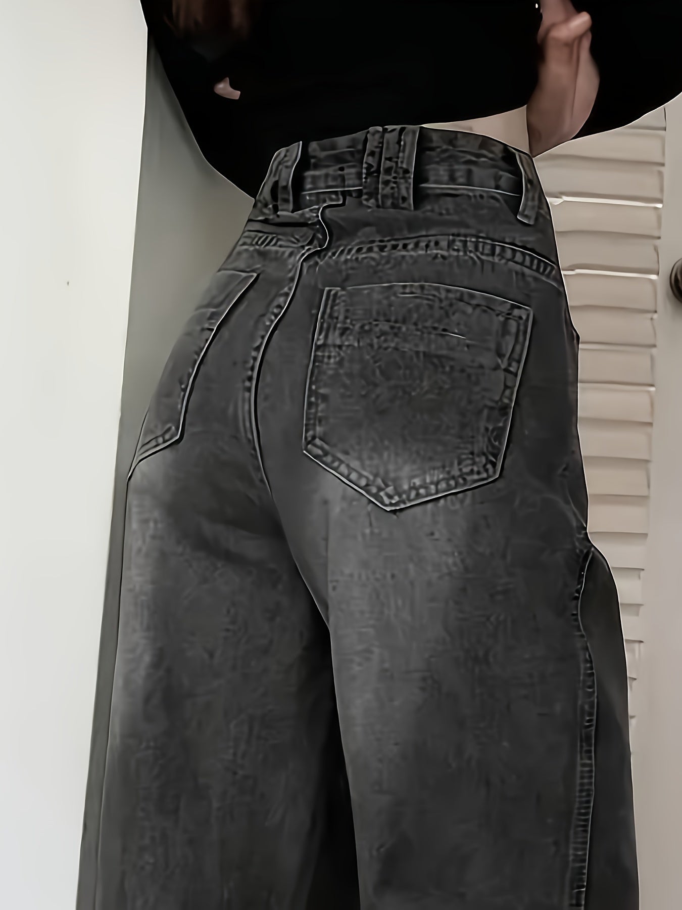 Loose straight leg jeans with multiple pockets, versatile denim pants for women. Vintage style.