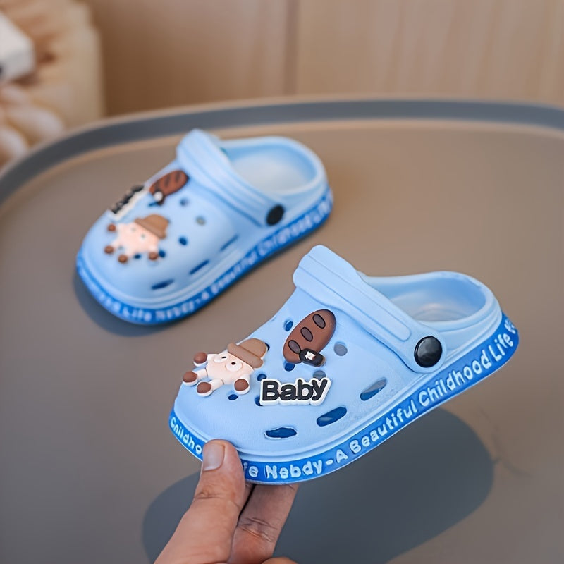 Breathable clogs with cartoon charms for babies, quick-drying anti-slip slippers for indoor and outdoor use in all seasons.