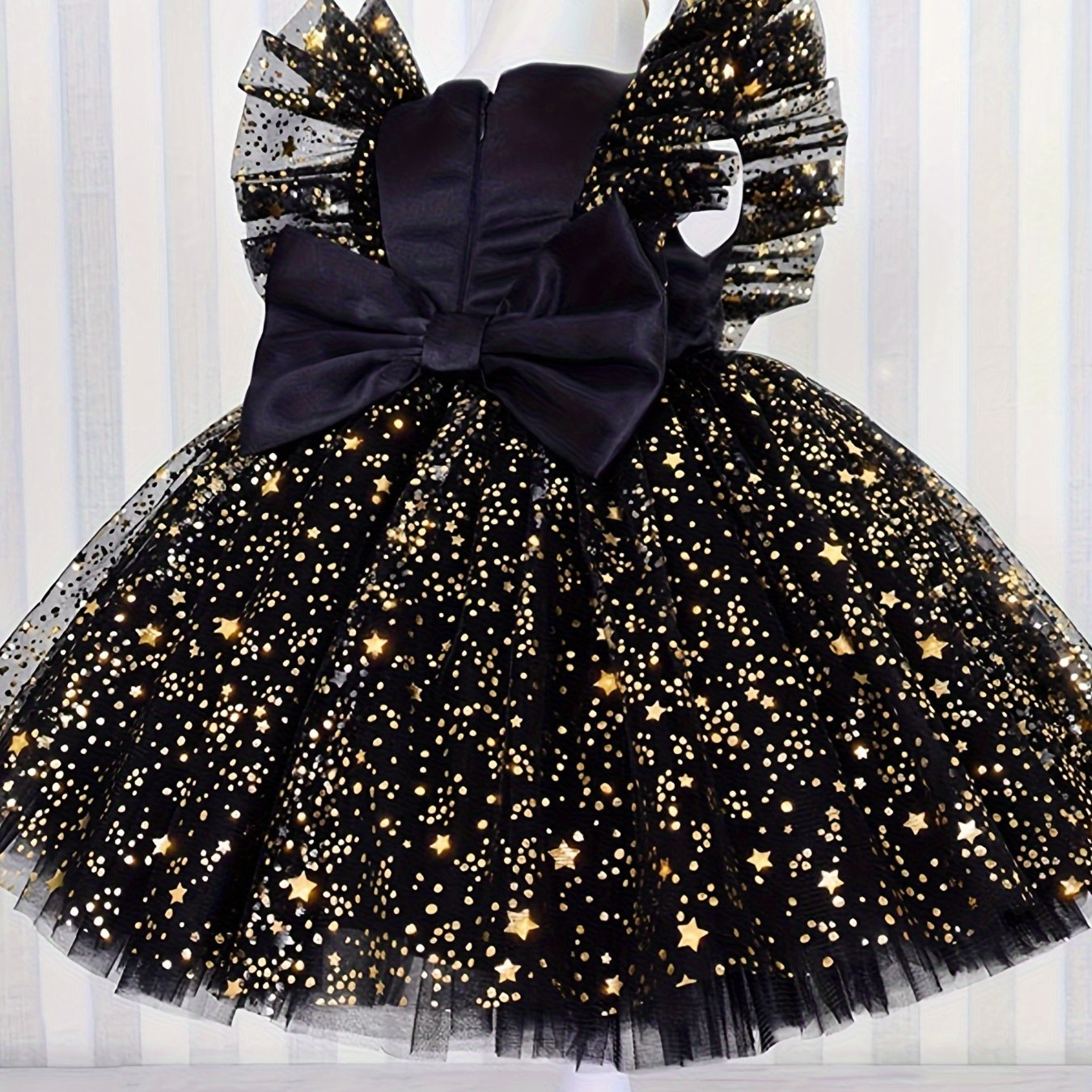 Princess dress with flying sleeves for girls' birthday party