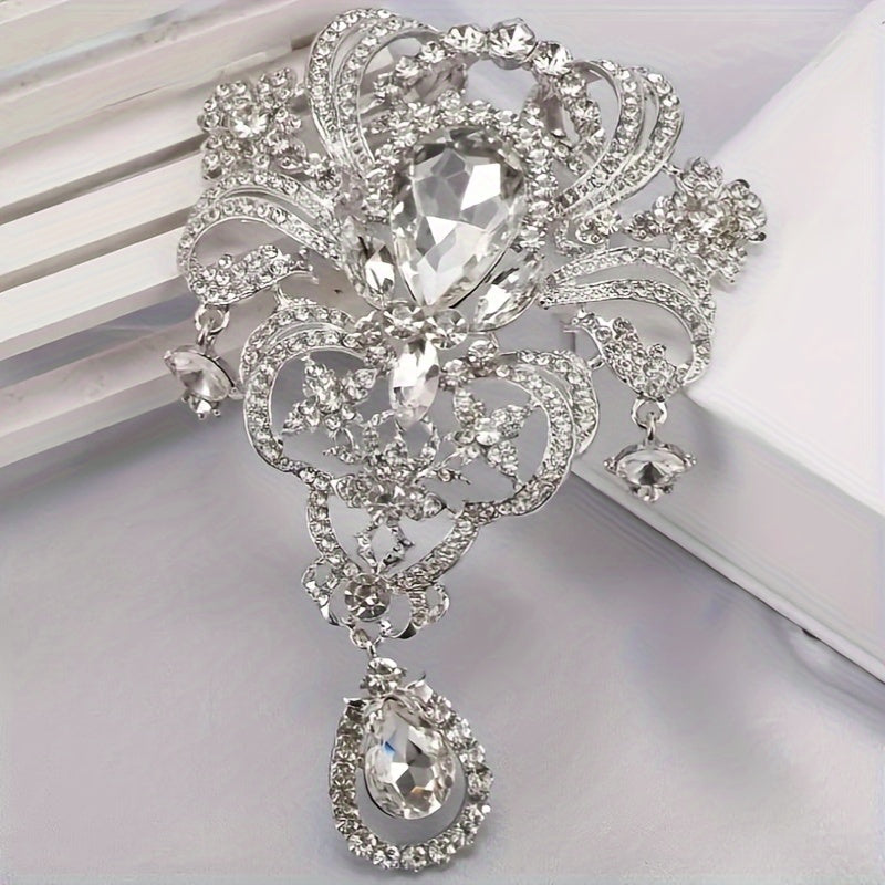 Beautiful Crystal Floral Brooch Pin with Sparkling Rhinestones and Alloy Base - Perfect Gift for a Special Occasion