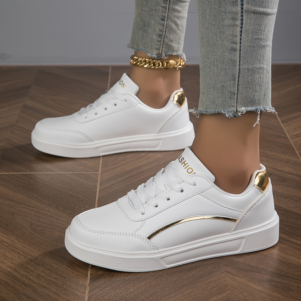 Casual women's white shoes, lightweight and comfortable skate sneakers.