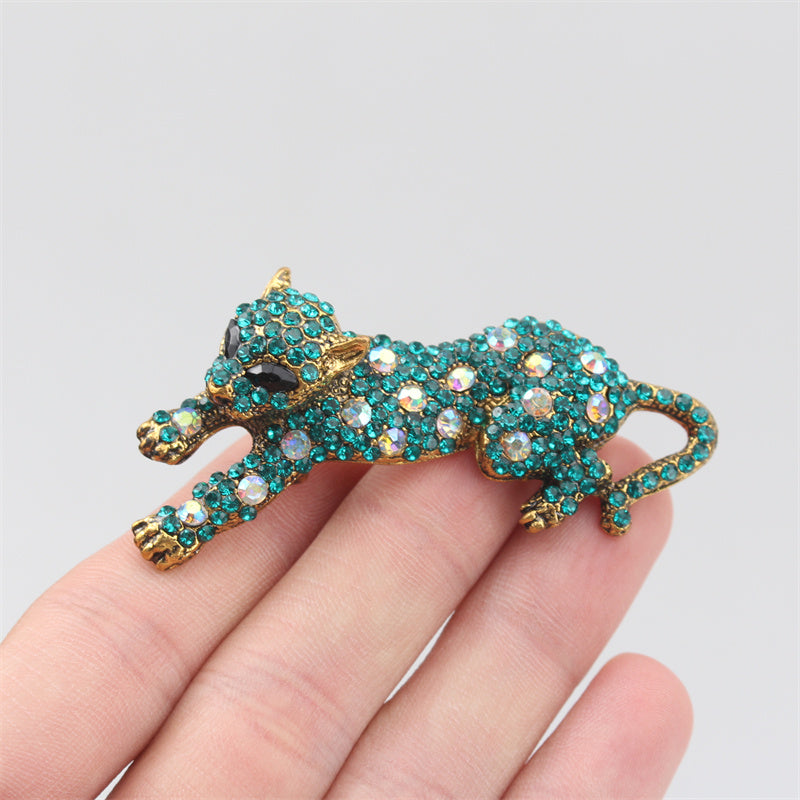 Vintage Style Cheetah Brooch with Rhinestones and Enamel, Elegant Fashion Pin for Women, Novelty Animal Jewelry Accessory