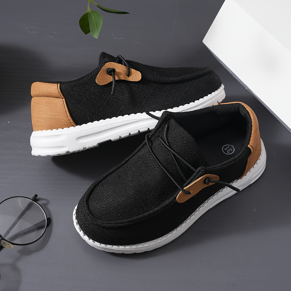 Stylish, breathable sneakers for men, perfect for outdoor activities.