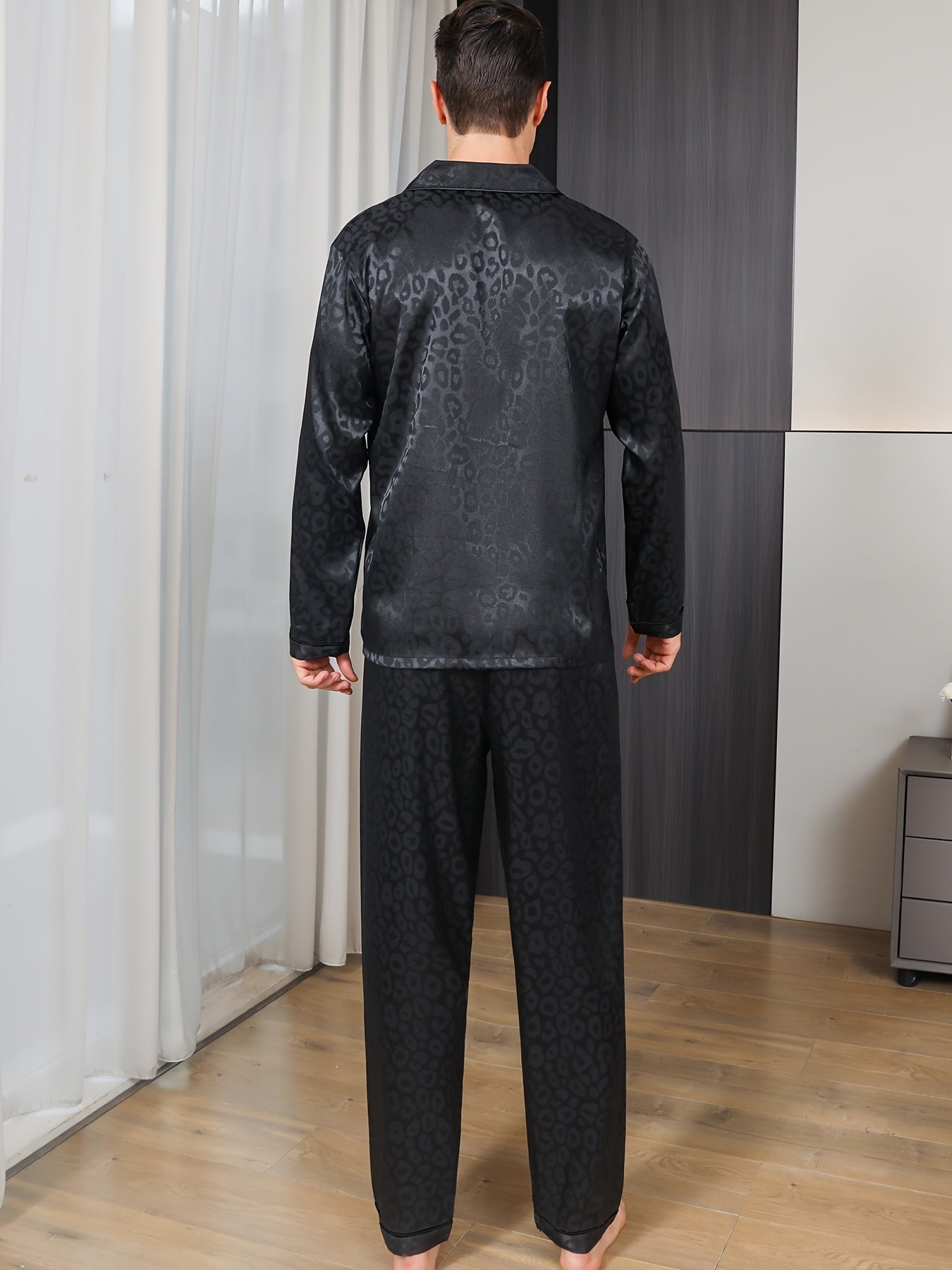 Men's two-piece leopard print loungewear for fall, suitable for spring and autumn, can be worn outside.