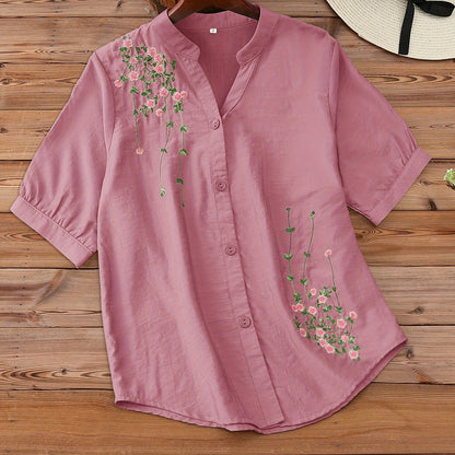 Floral embroidered women's blouse with v-neck and short sleeves, made of rayon and polyamide. Machine washable, ideal for spring and summer.