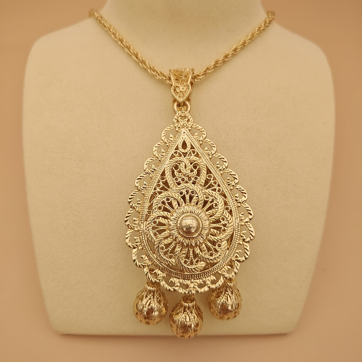 Women's Fashion Pendant Necklace featuring Arabian Style Alloy Hollow-Out Carved design, perfect for daily wear or special occasions. This Middle Eastern-inspired Vintage Style piece is made of Zinc Alloy, making it a versatile all-season accessory.