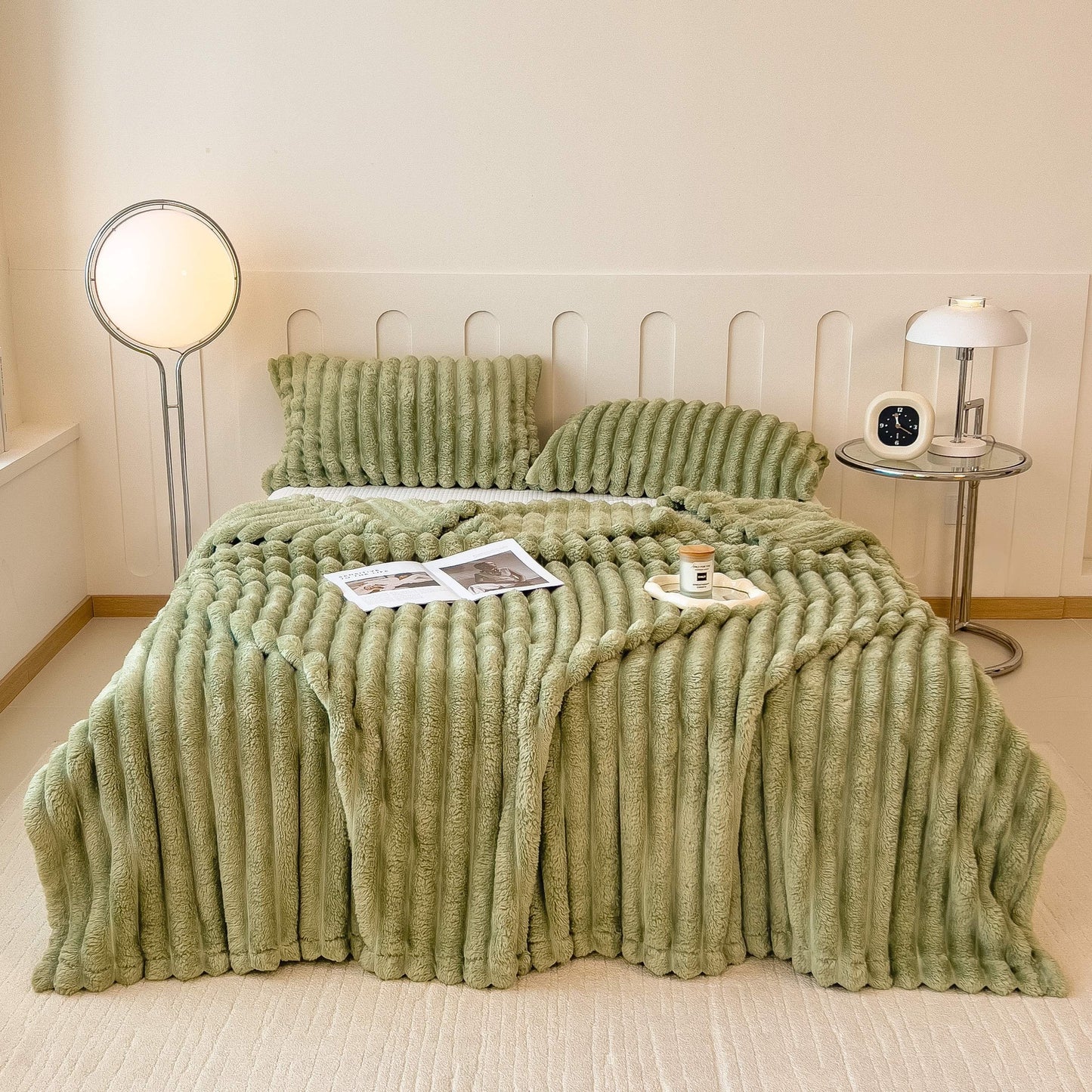 Warm up for autumn and winter with this versatile rabbit plush pull rod cover blanket. Perfect for single or double use in the bedroom, hotel, or dormitory, this super large and thickened blanket is sure to keep you cozy all season long.