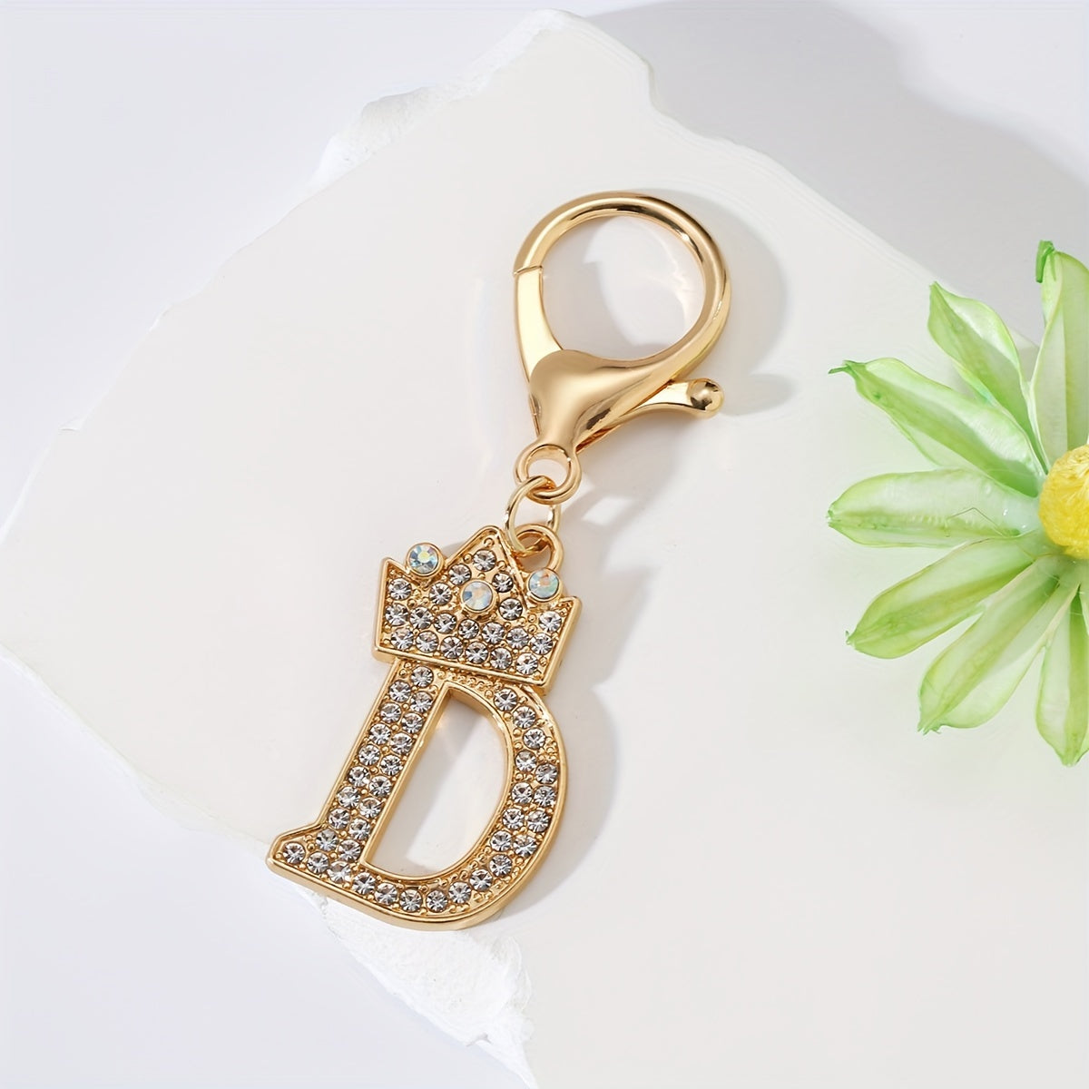 1pc Fashion Zinc Alloy Artificial Diamond Crown 26 English Letters Key Chain for Men, Bag Pendant for Friends.