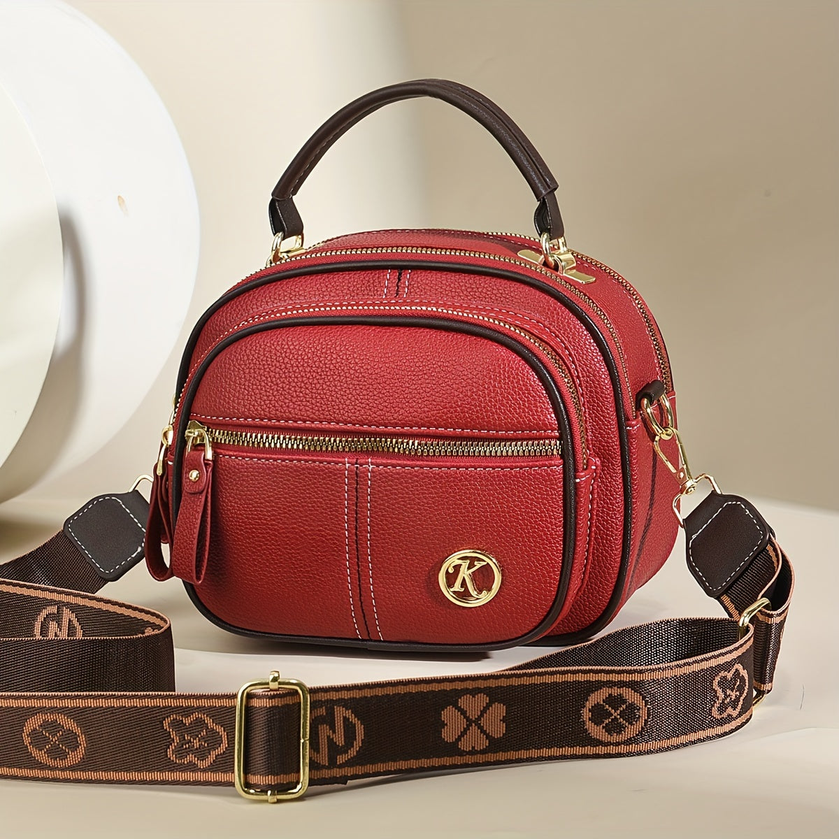 Trendy and versatile new women's shoulder crossbody bag.