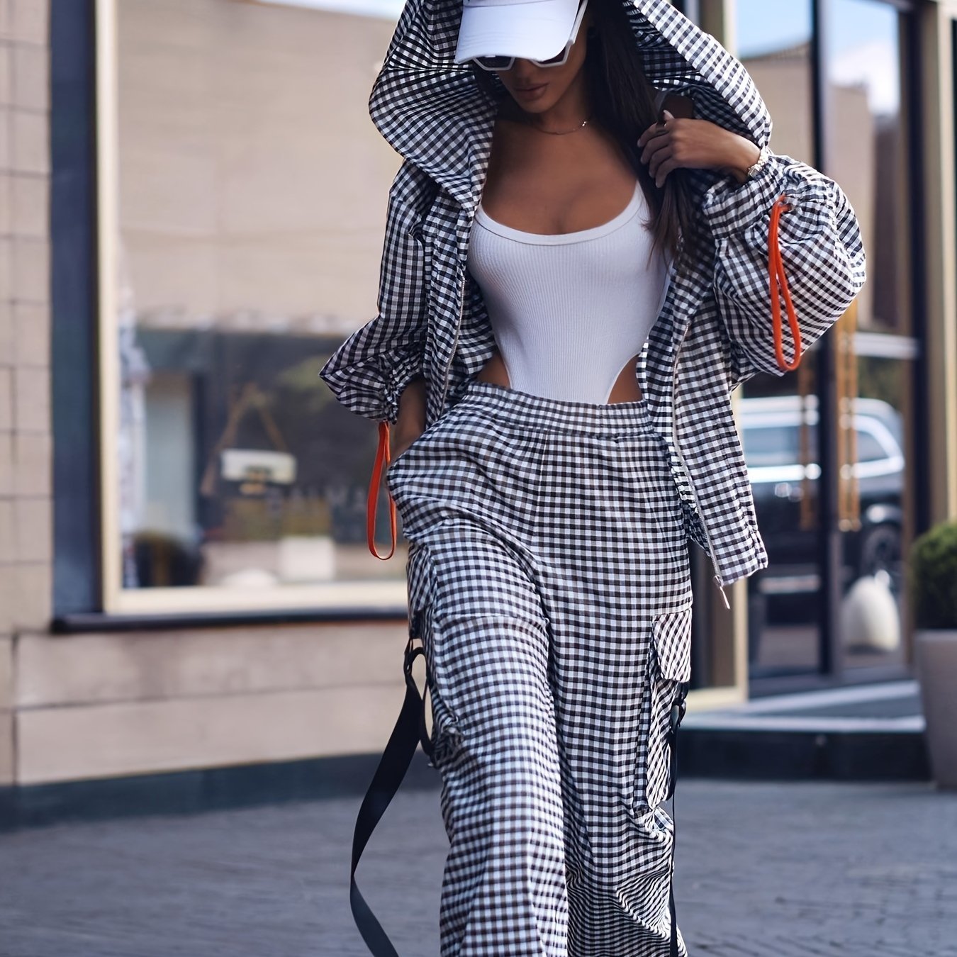 Casual gingham pantsuit for women, with lapel collar and zipper details, made of 100% polyester woven fabric, ideal for fall/winter.