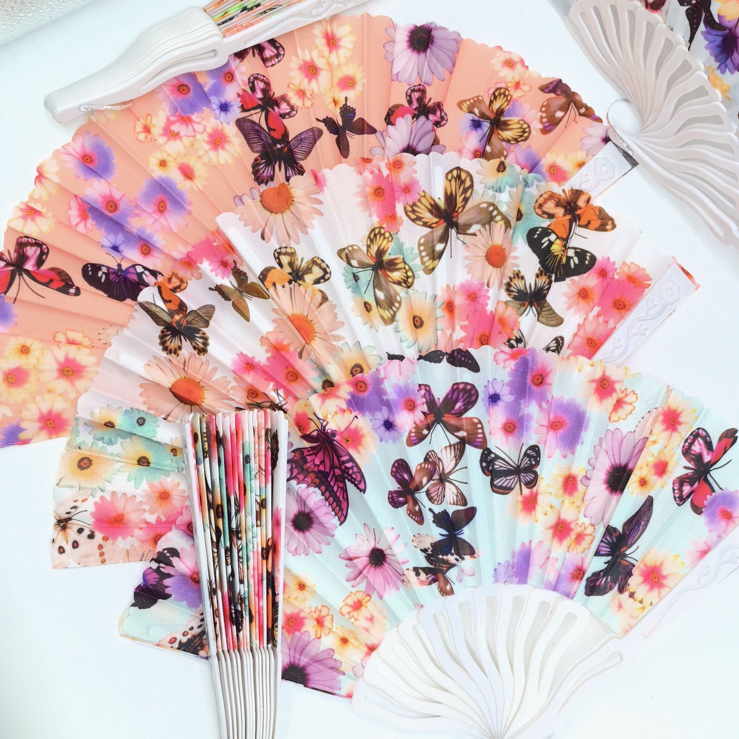 Get your hands on 6 or 12 elegant folding fans featuring a delicate butterfly and floral design. Made from quality linen material, these handheld cooling fans are perfect for photoshoots and staying comfortable during the summer without the need for