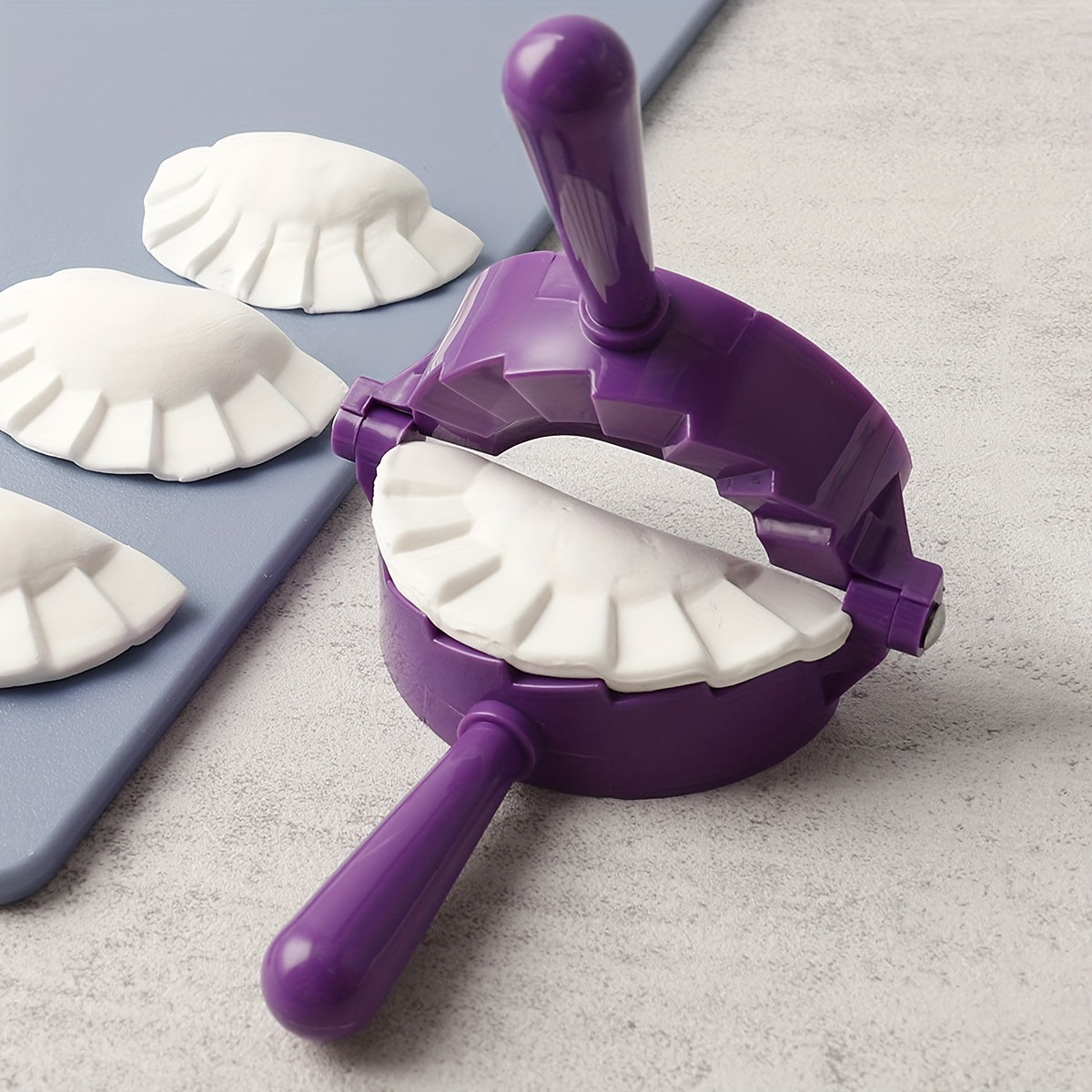 1 piece or 4 pieces of Dumpling Mold made of plastic. These manual Dumpling Makers also double as Dumpling Wrappers and Empanada Makers, making them versatile Kitchen Gadgets and Accessories.