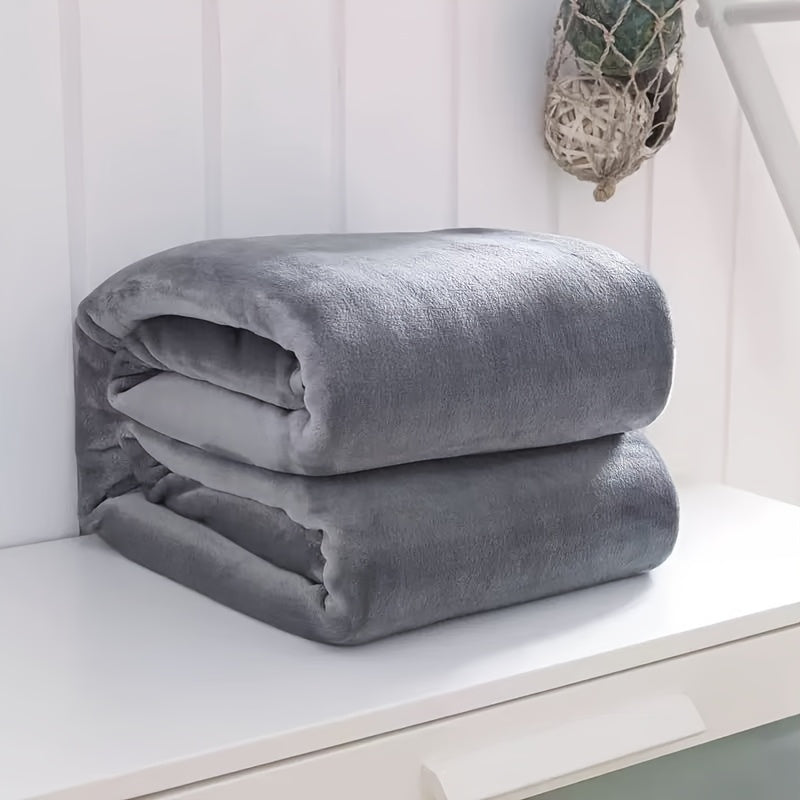 Cozy Grey Flannel Fleece Blanket in Country-Rustic Style, Made of 100% Polyester Coral Fleece. Perfect for Bed or Sofa, All-Season Multipurpose Knit Fabric. Easy to Clean in the Washing Machine, 250-300 gsm Warmth Level.