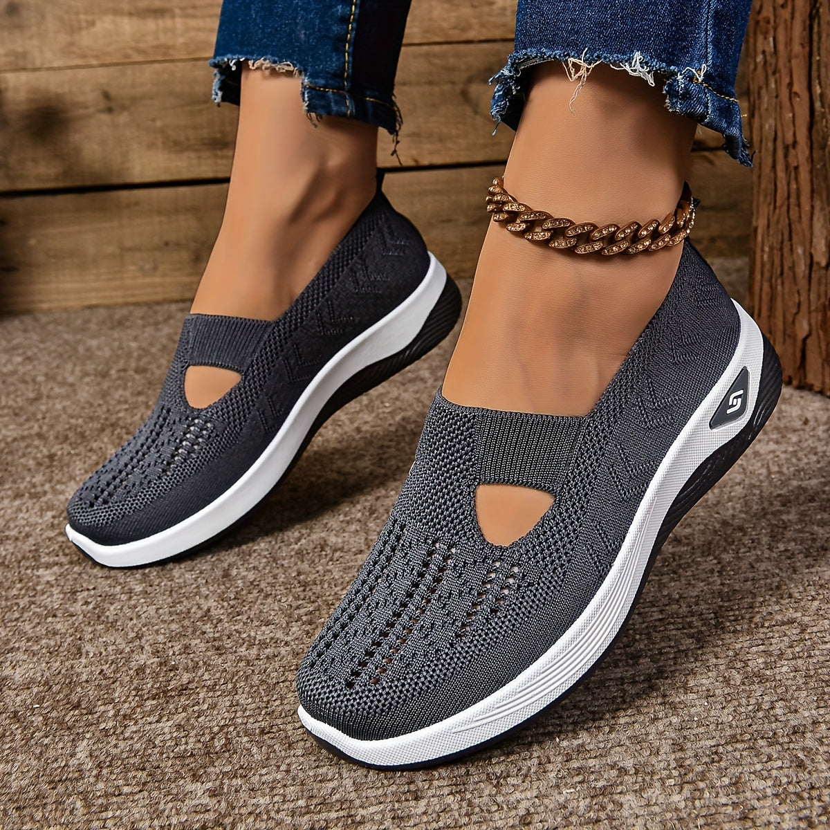 Casual women's sports shoes