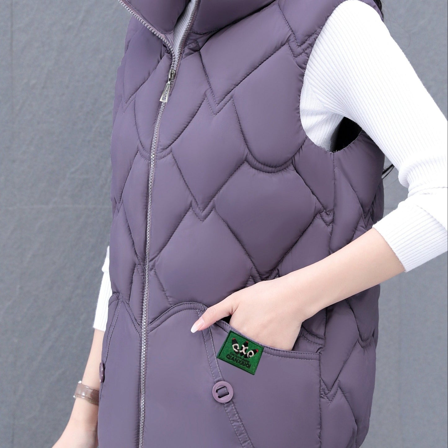 Women's polyester vest with quilted stand collar, zipper closure, pleated hem, and loose fit. Ideal for fall/winter casual wear with a Middle Eastern style.