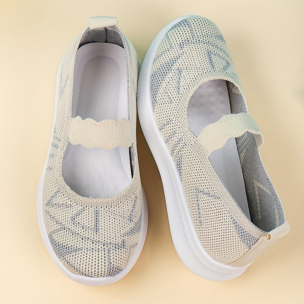 Stylish lightweight woven low top shoes for girls, perfect for spring and autumn.