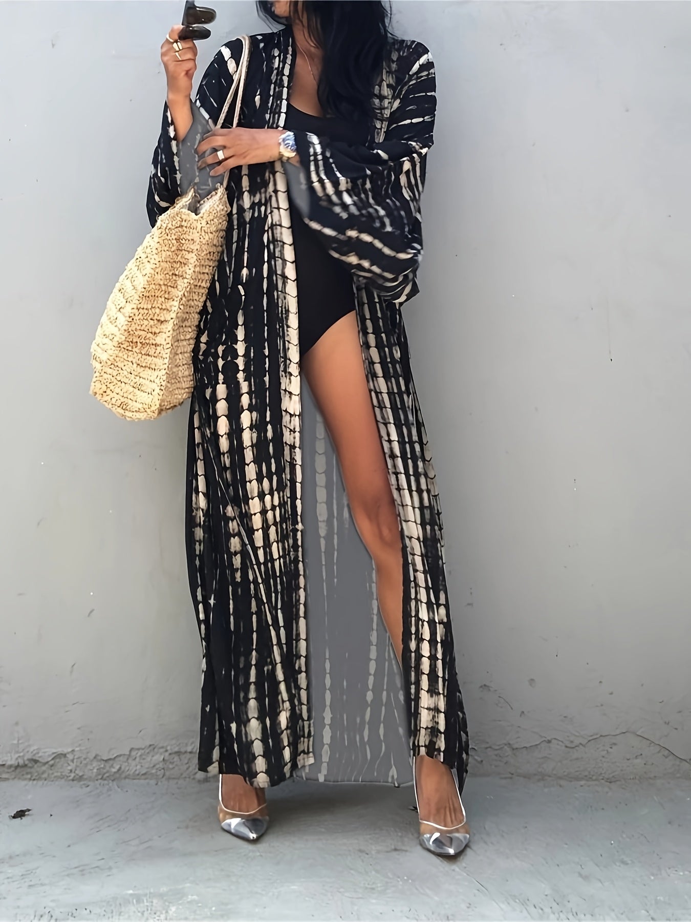 Women's boho style viscose kimono with striped print, open front, and belt. Made of non-stretch woven fabric, lightweight at 108g/㎡. Ideal for the beach vacation.