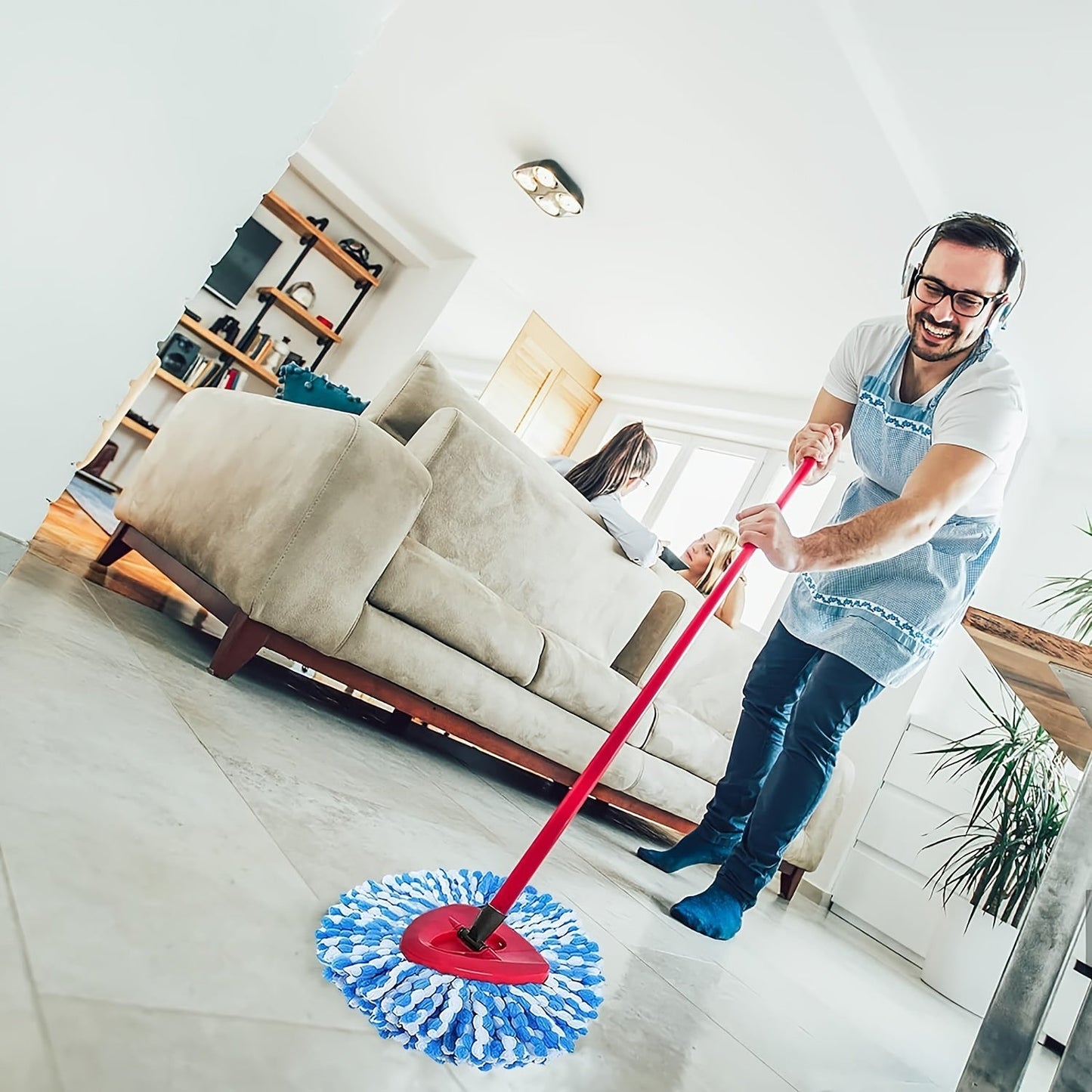 Pack of three superfine fiber swivel mop heads designed for a 14.48cm triangular mop. These mop heads are easy to clean and made from pine wood.