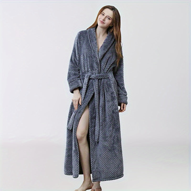 Thick flannel bathrobe with long sleeves and soft coral velvet, ideal for lounging at home or after bathing.