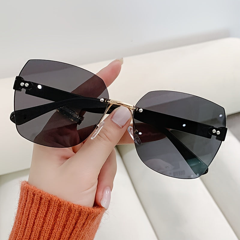 Minimalist frameless glasses with ultra-light design, perfect for fashion enthusiasts for both vacations and everyday outings.