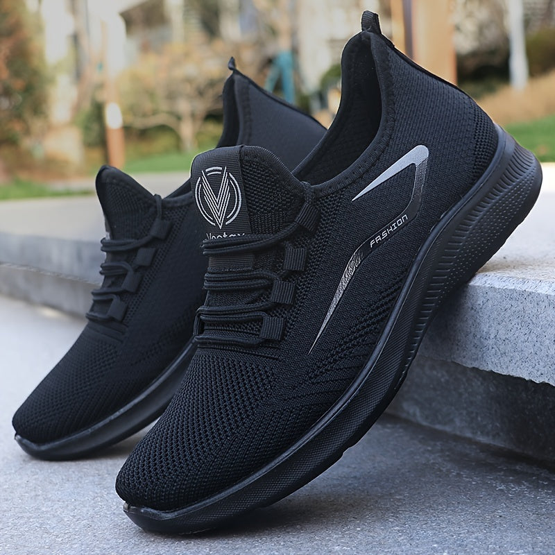 Lightweight, breathable men's slip-on sneakers for outdoor training and running, designed for non-slip performance.