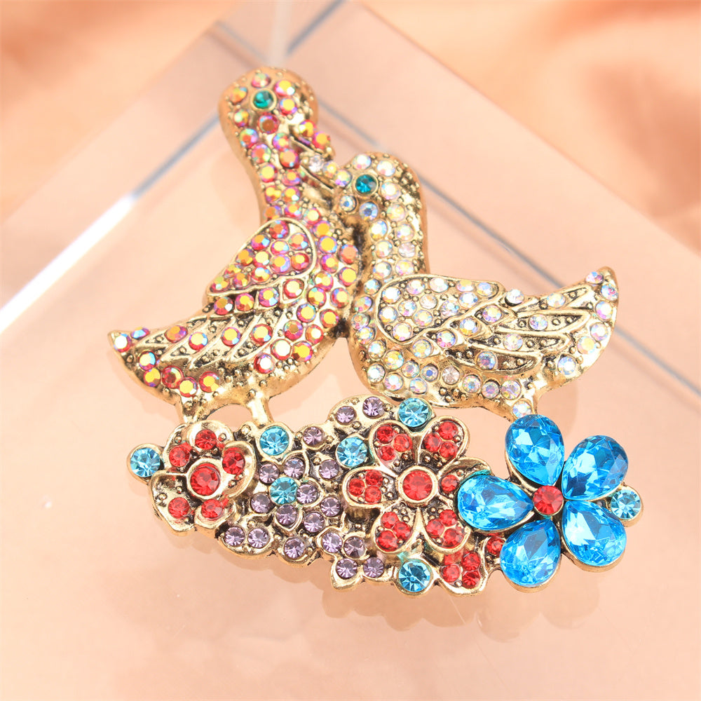 Stylish Rhinestone Seabird Brooch - A Versatile and Fashionable Accent for Outfits, Purses, and Headwear