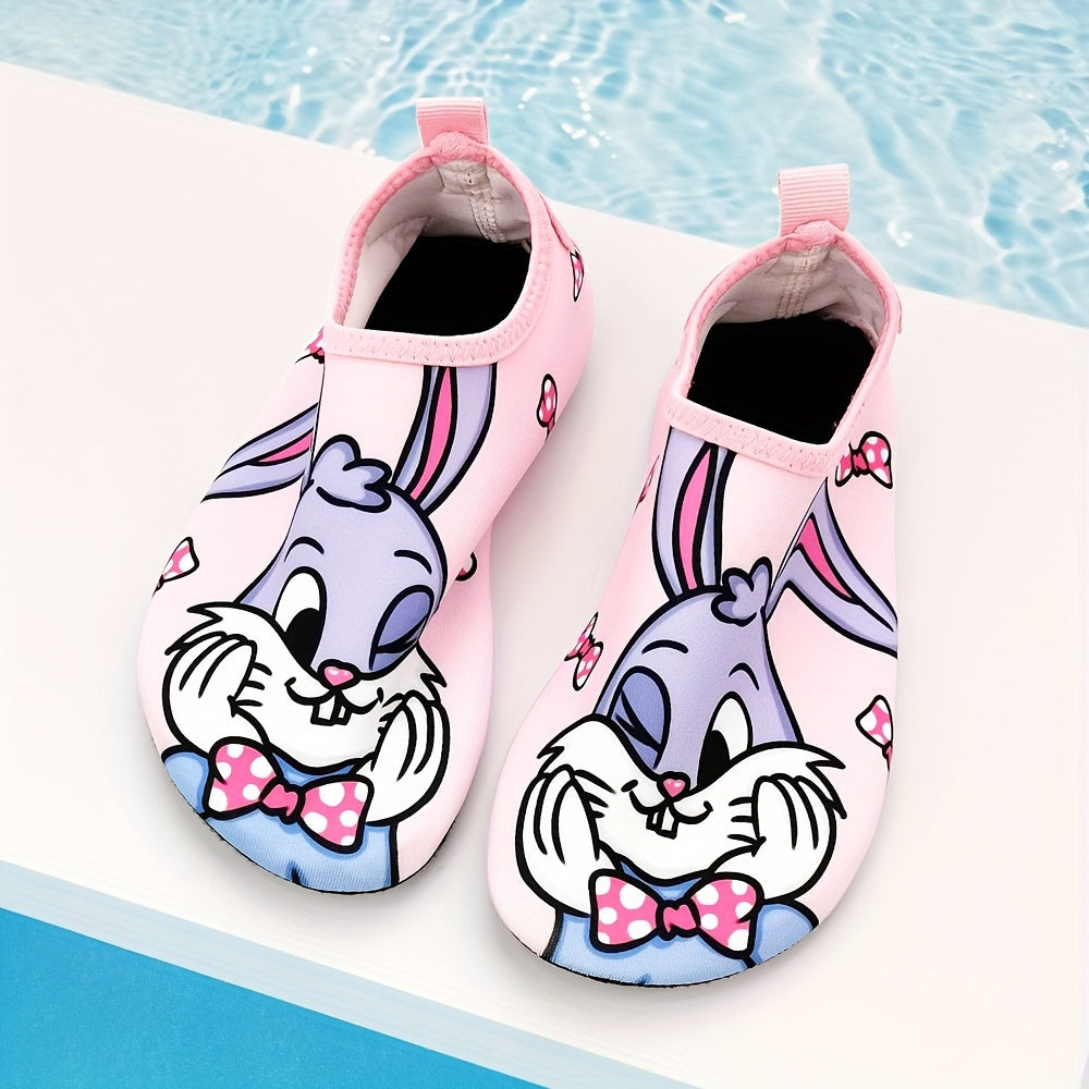 Lightweight slip-on beach aqua socks for girls, quick-drying and non-slip.