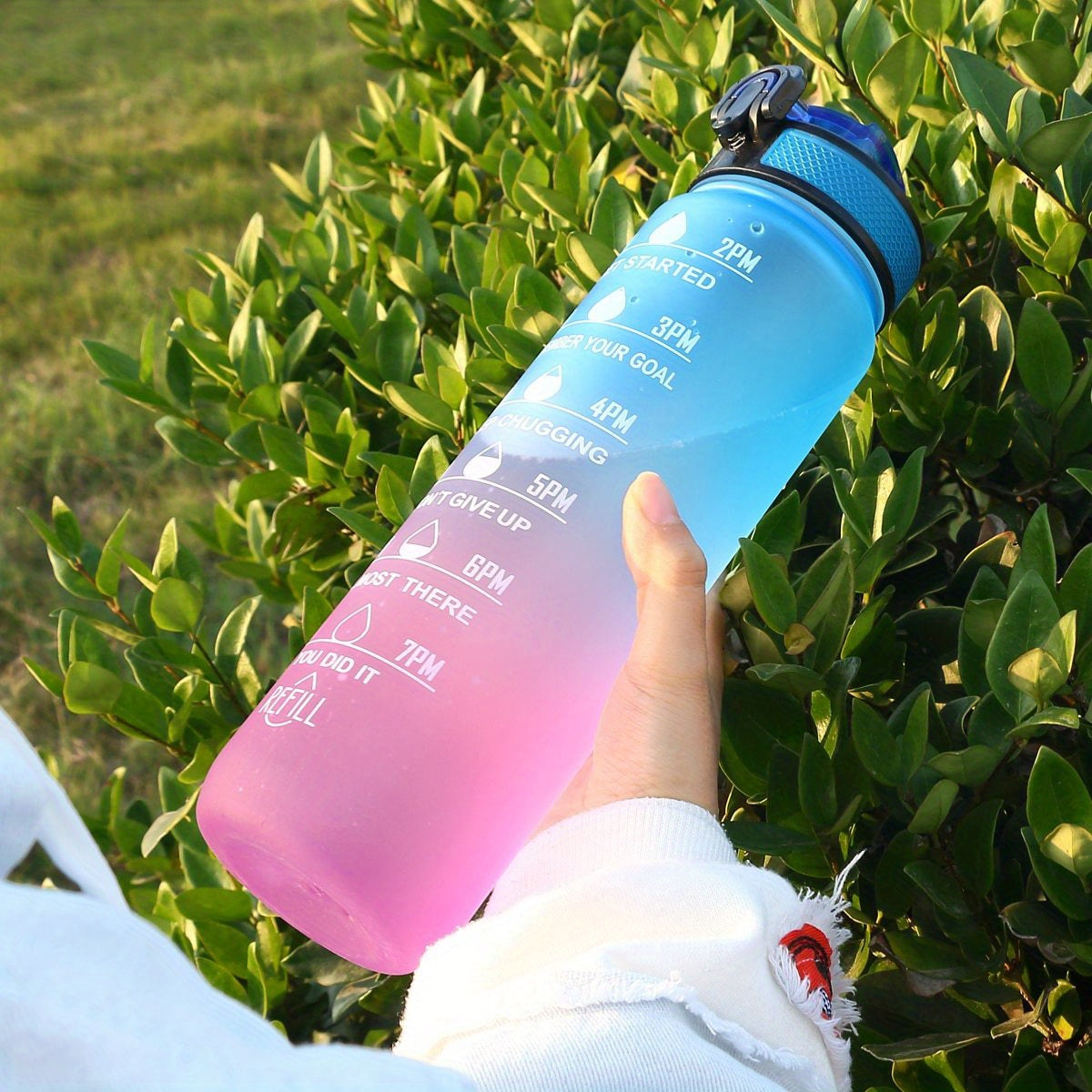 32oz Sports water bottle with time marker to stay hydrated and fit