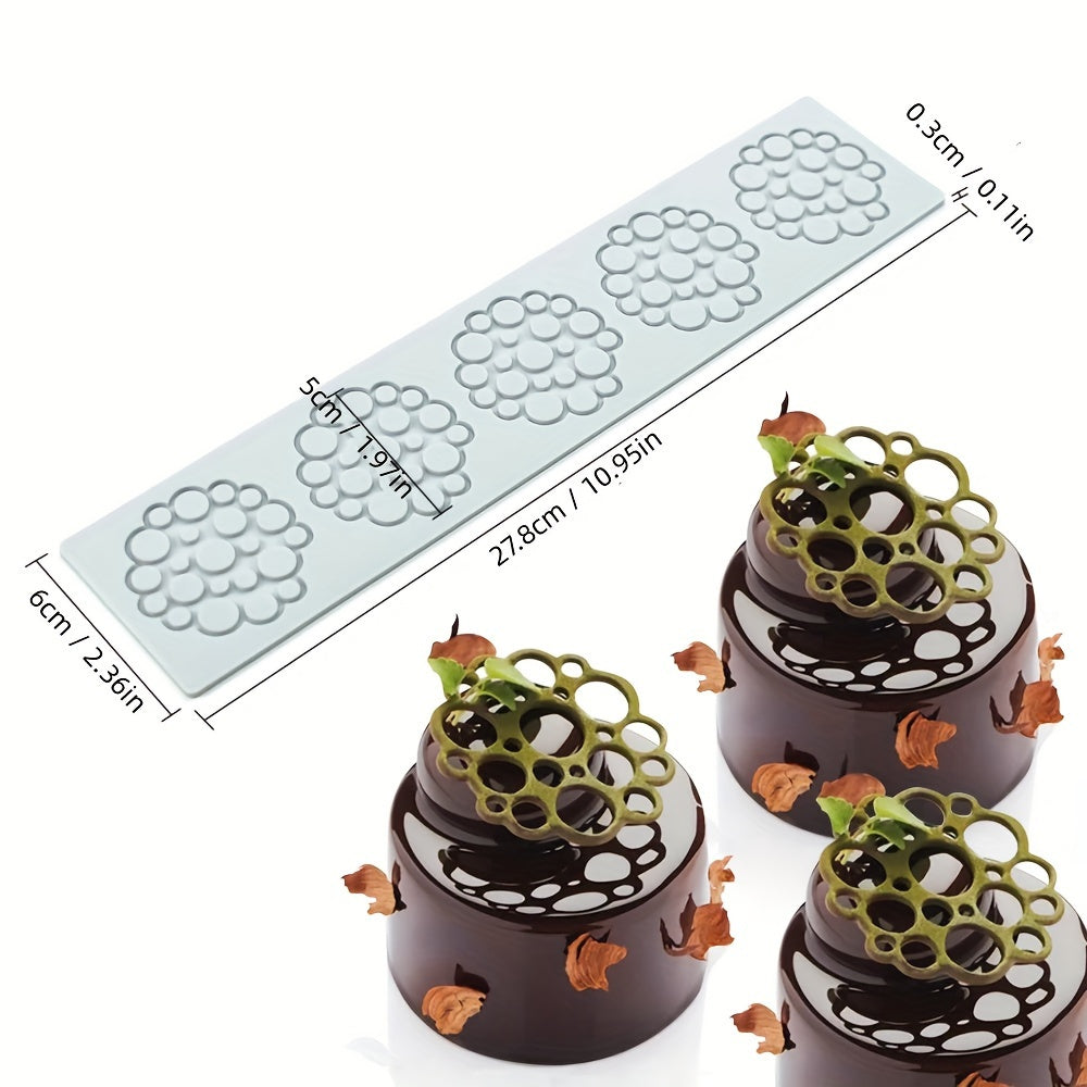 Silicone cake lace mat featuring elegant heart and bubble leaf designs, ideal for decorating Western pastries and chocolates. This food-safe baking mold is perfect for both home and professional use.