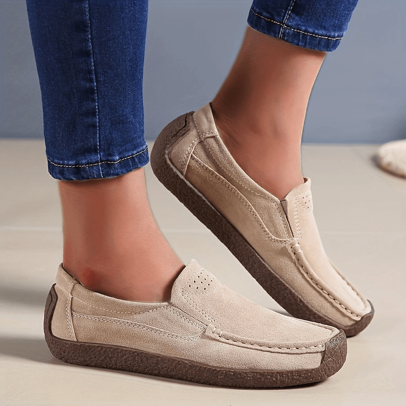 Women's lightweight closed-toe slip-on loafers