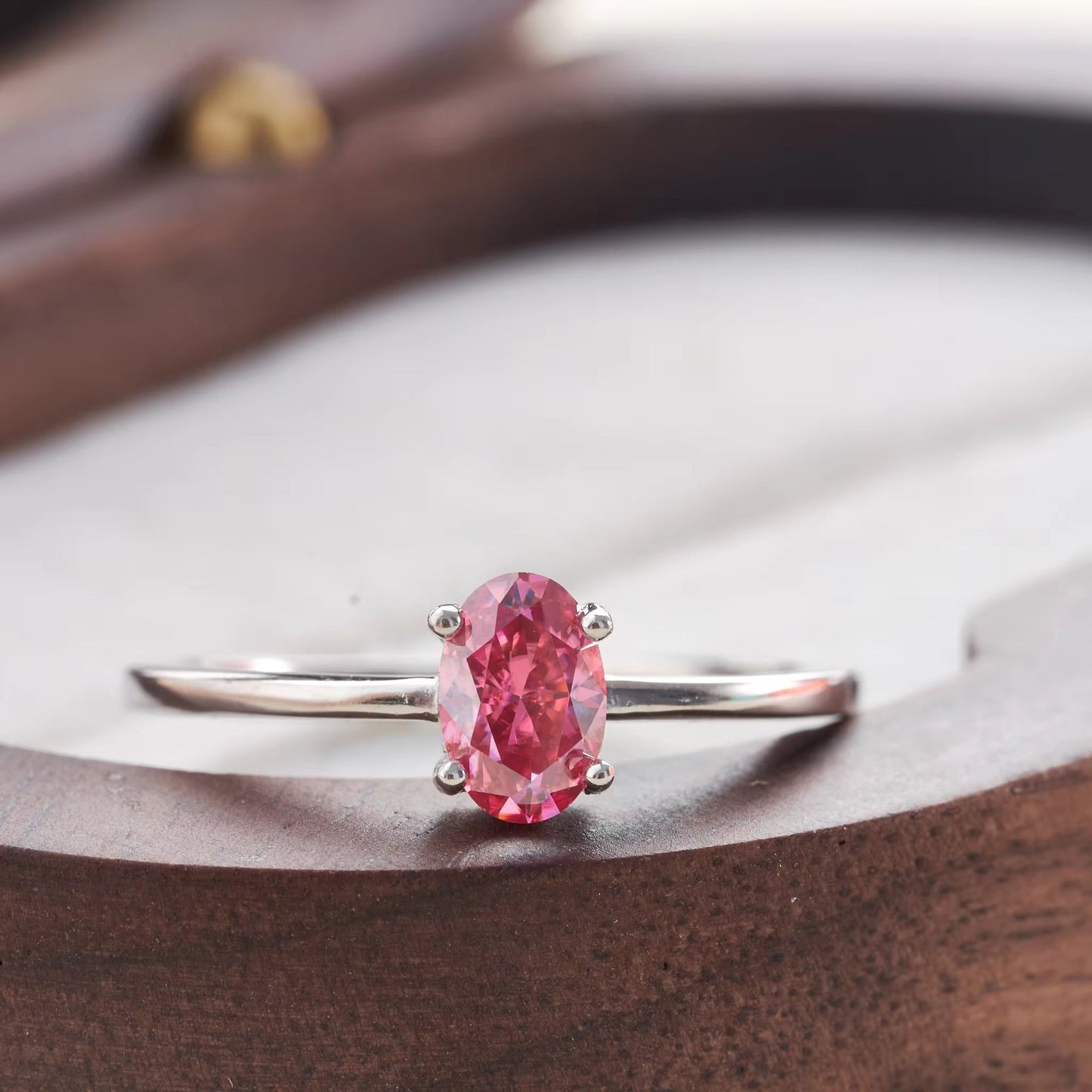 Beautiful 2.0 Carat Oval Pink Moissanite Engagement Ring - S925 Sterling Silver, Ideal for Weddings & Getaways, December Birthstone, Opulent Present for Her