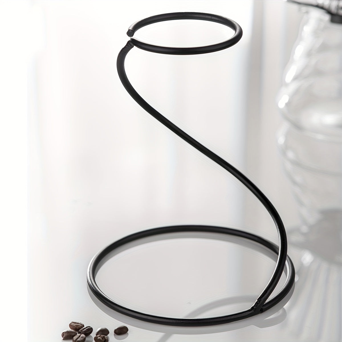 Classic Coffee Stand: Iron Filter Holder for Drip Coffee Makers - Operates Without Electricity