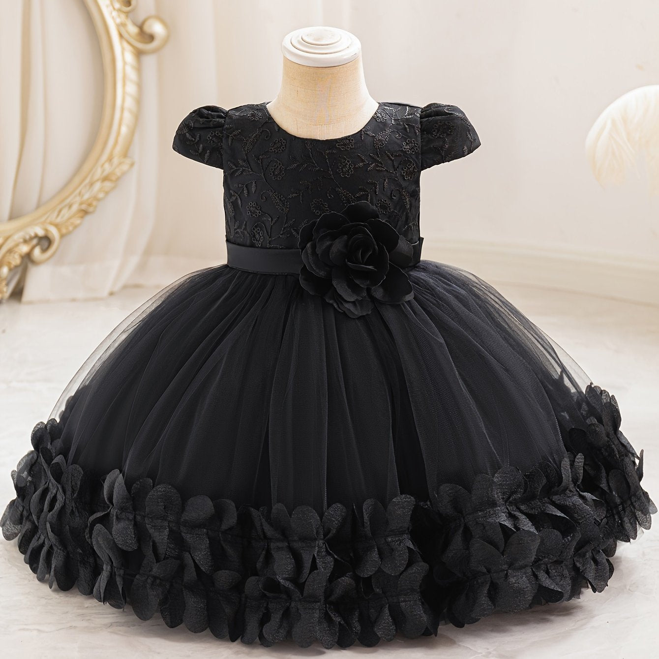 Infant's Mesh Splice Princess Dress with Flower Cap Sleeves, Ideal for Formal Events and Photography.