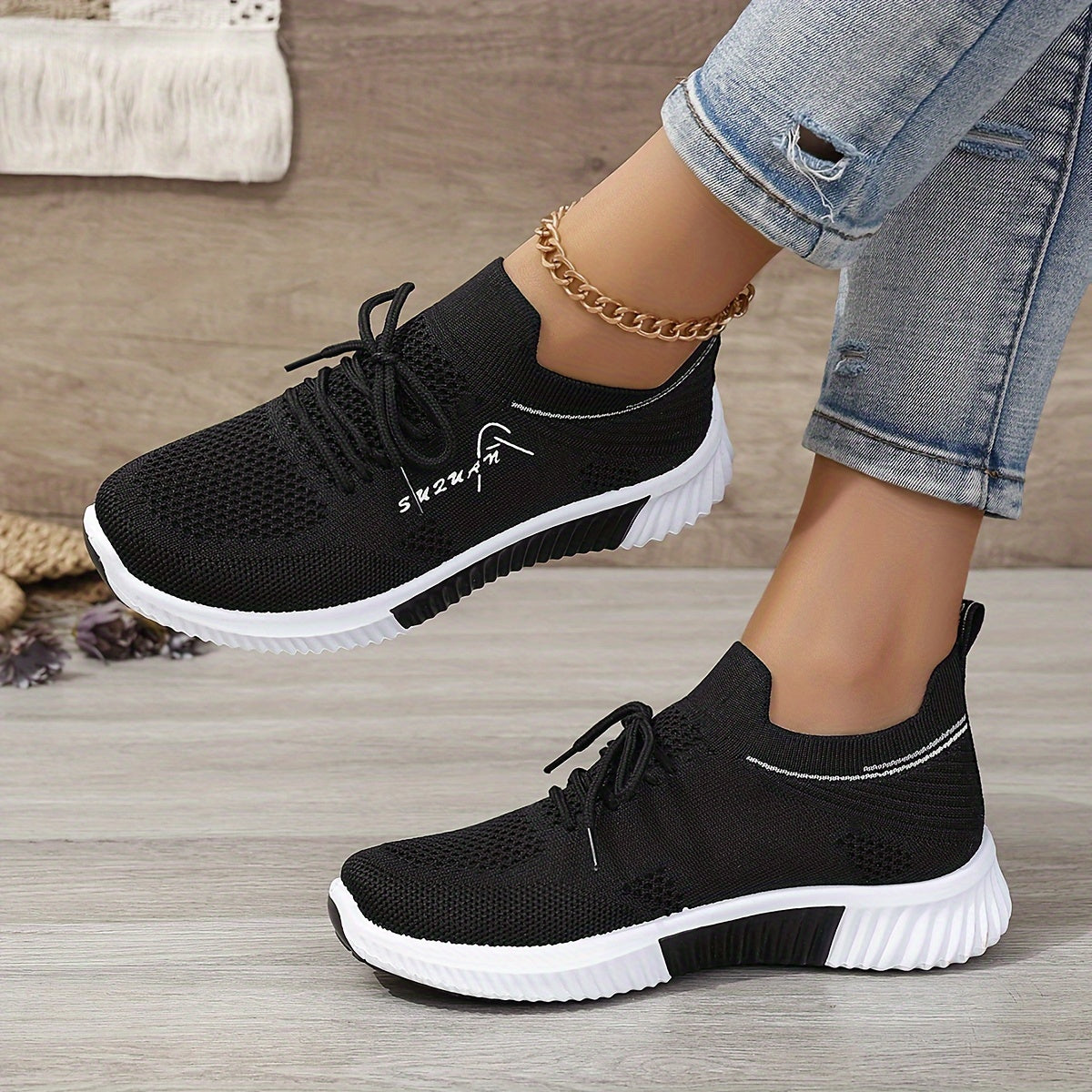 Women's lightweight knitted sneakers for running and walking, perfect for outdoor sports.