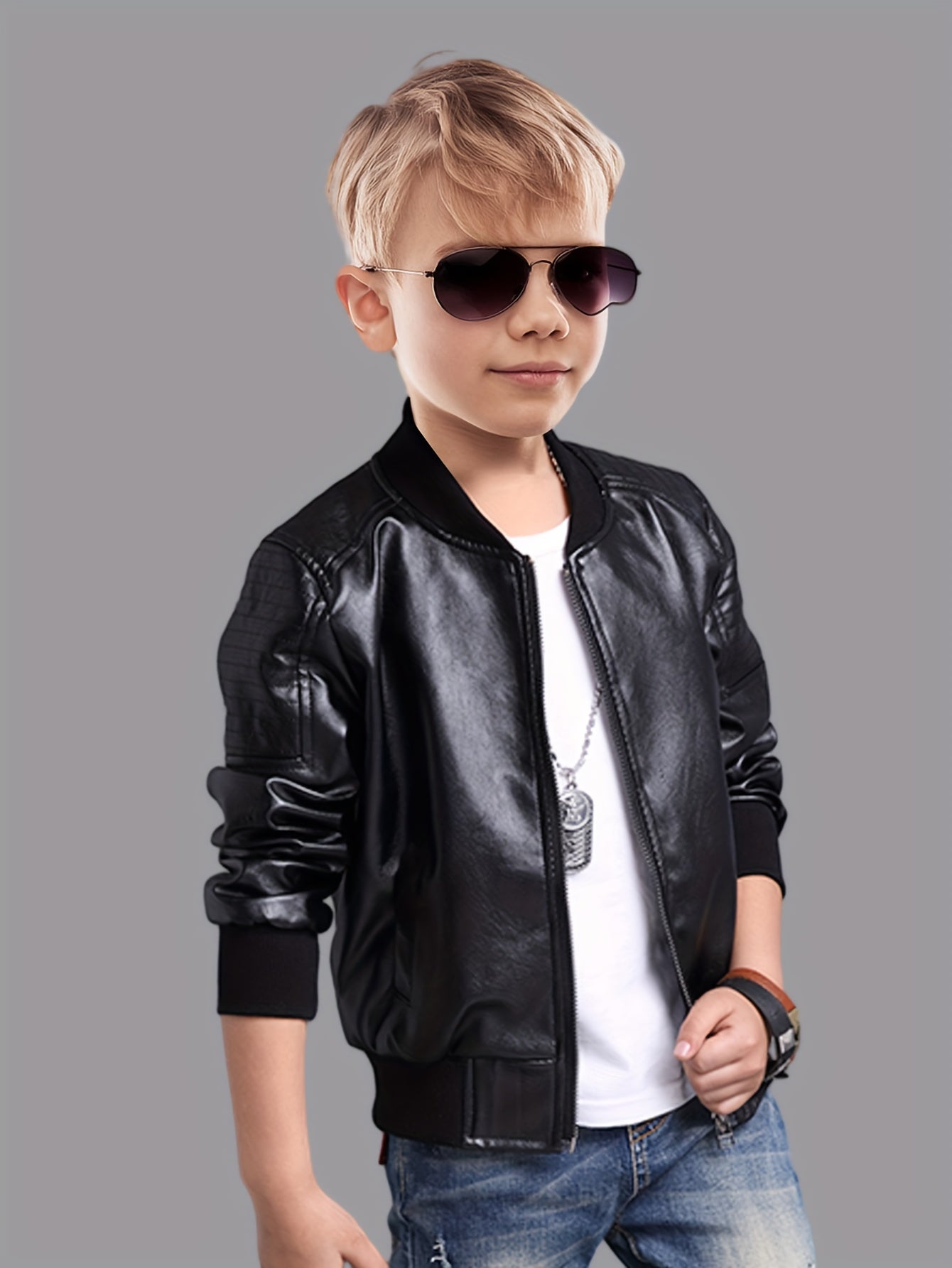 Trendy zip-up jacket for boys, perfect for autumn and winter.