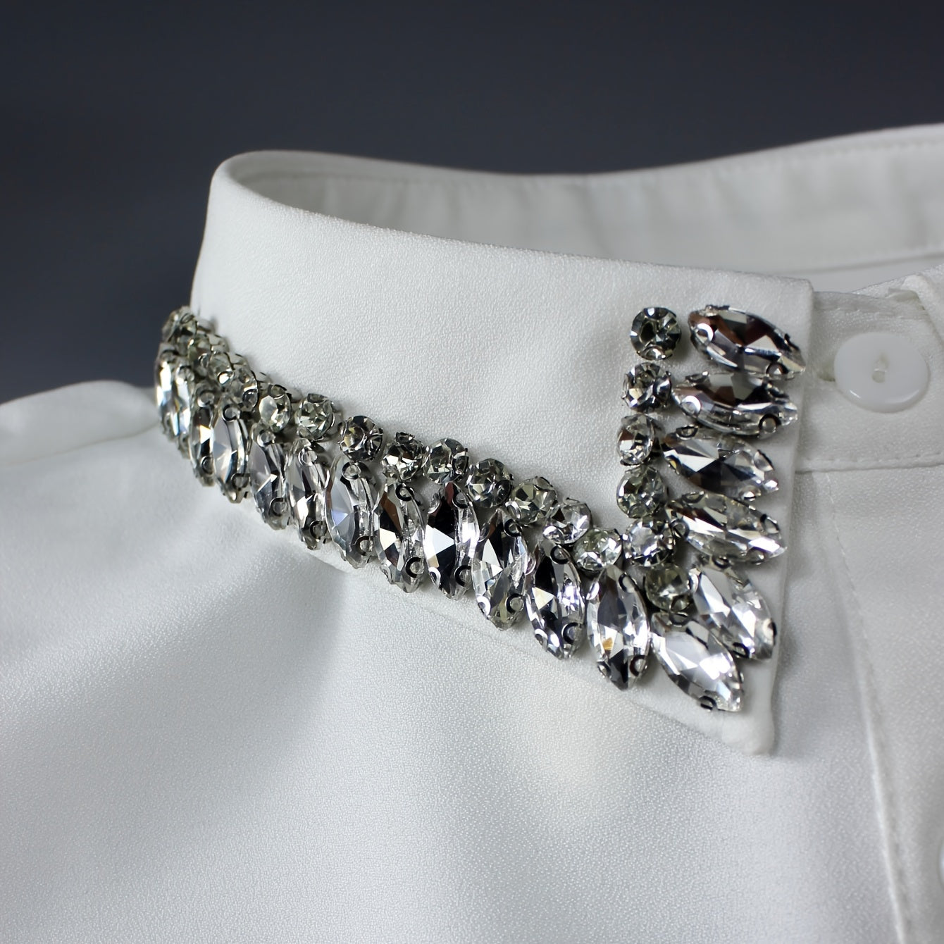 Luxurious sparkling rhinestone false collar for women made of 100% polyester. Elegant detachable half-shirt design that is machine washable. Versatile accessory for all seasons.