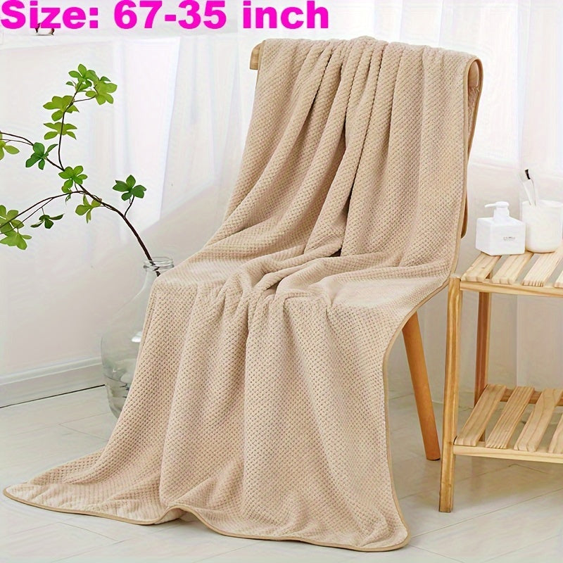 Soft, thick, and large bath towel in a solid color. Absorbent polyester blend, machine washable. Great for home bathrooms, ideal for Christmas.