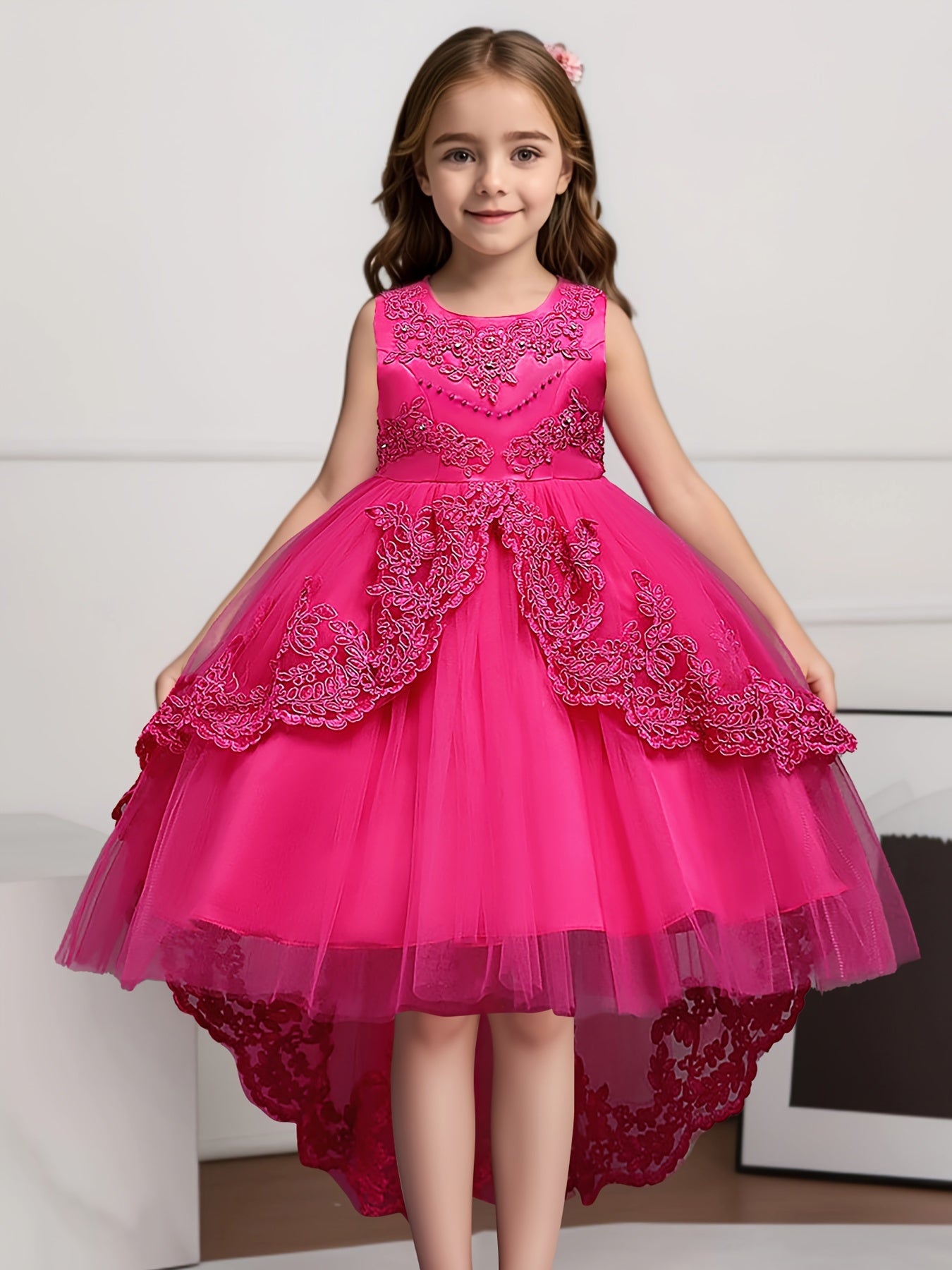 Girls' red princess dress with beaded embroidery and mesh tail, ideal for parties and weddings, made from a viscose/polyester blend.