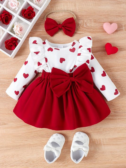 Baby girls will adore this comfortable, love print long sleeve color block dress for banquets.