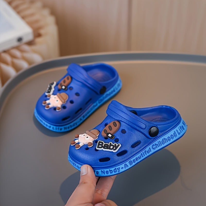 Breathable clogs with cartoon charms for babies, quick-drying anti-slip slippers for indoor and outdoor use in all seasons.