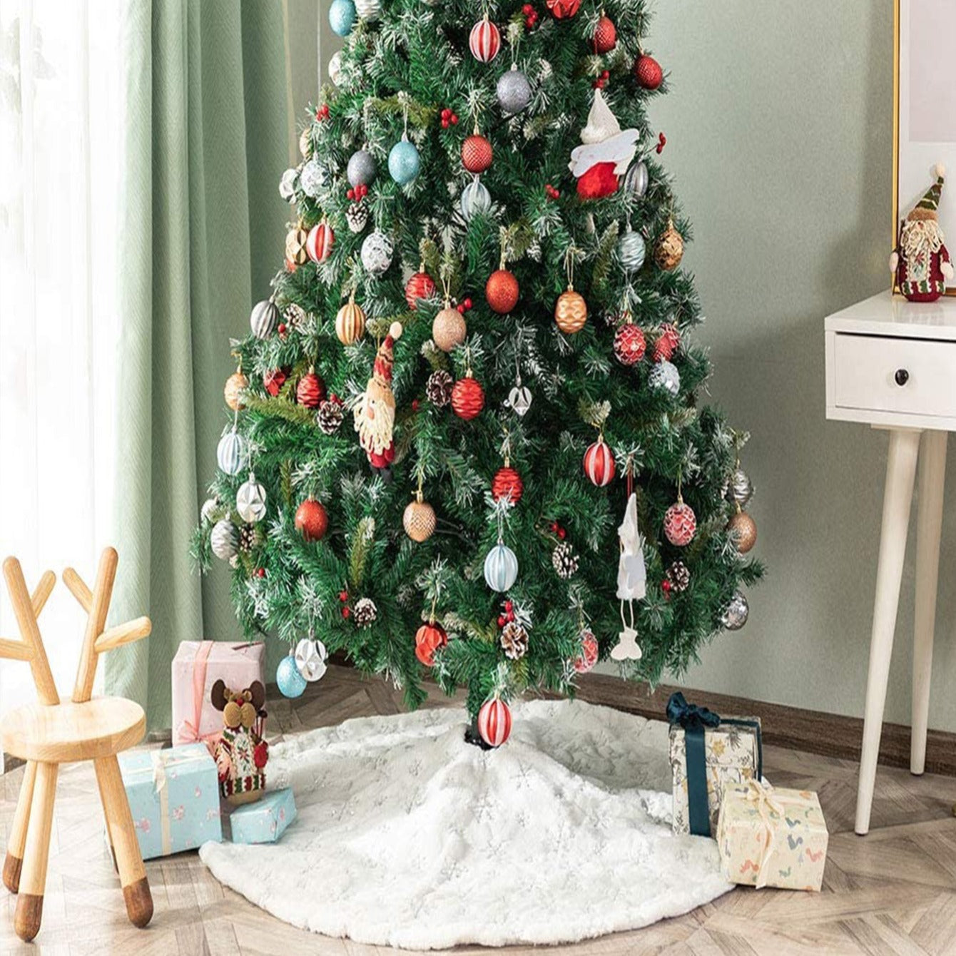 1 Festive Polyester Christmas Tree Skirt with Snowflake Design - Ideal for Holiday Decor in Home, Hotel, and Shopping Mall.